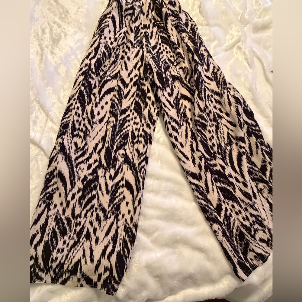 Ever Eve Black and White Patterned Sleeveless Jumpsuit - Picture 8 of 13